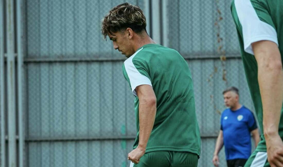 Bursaspor’un yeni transferinden bir ilk Bursaspor’un Eyüpspor’dan kadrosuna kattığı 19 yaşındaki sağ bek Hüseyin Maldar,
