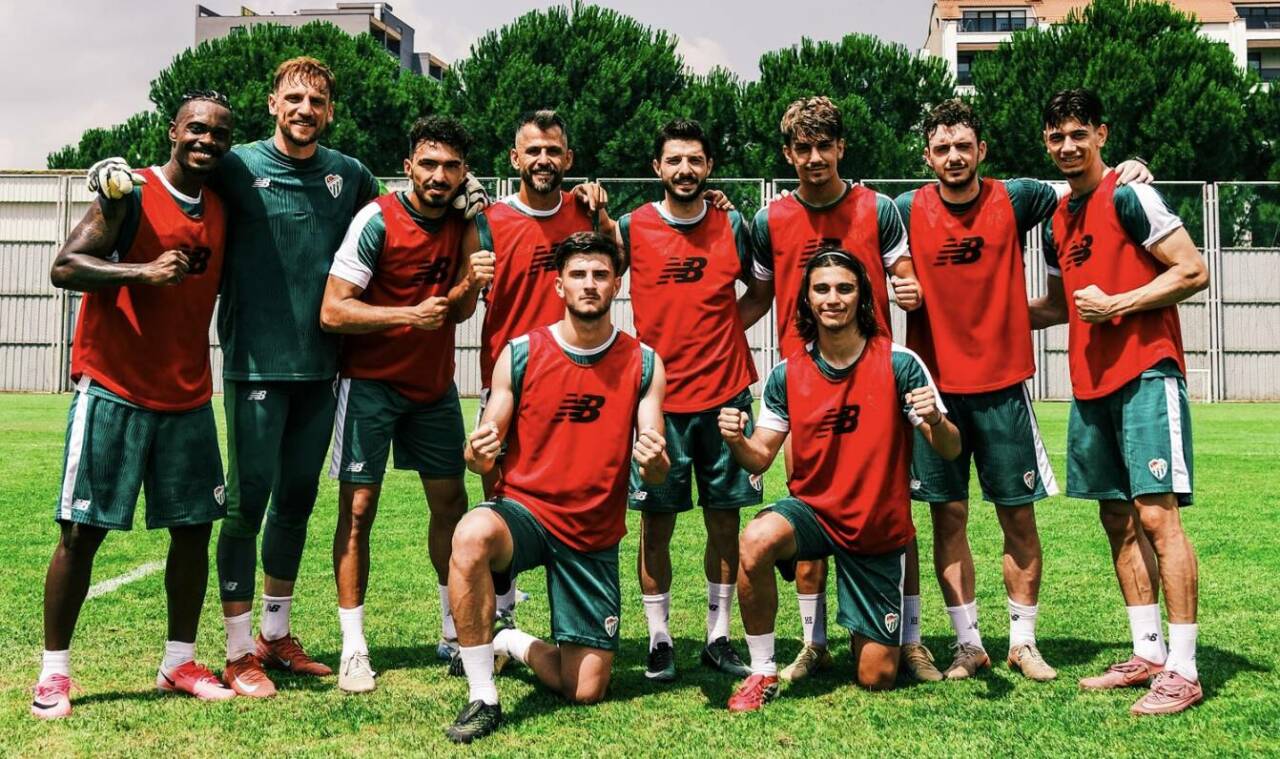 Bursaspor'un 26 kişilik kamp kadrosu açıklandı 3 ekran resmi 2026 07 06 131012