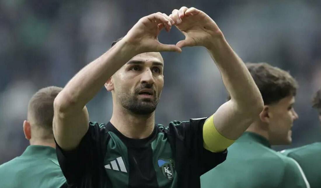Bursaspor’a Süper Lig’den sürpriz golcü adayı! 34 yaşındaki Serdar Dursun'un Timsah’ın adaylarından biri olduğu ancak transferin