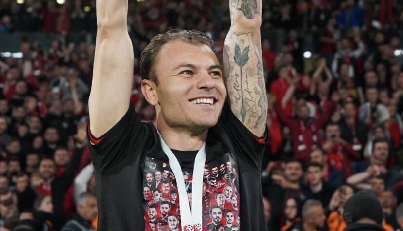 Bursaspor’u eski futbolcusu rakip oldu! Bursaspor’un eski futbolcusu Yusuf Erdoğan, yeşil beyazlılara rakip oldu.