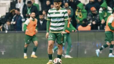 Bursaspor’un kulüp bulması için izin verdiği isimlerden Sefa Narin’in yeni