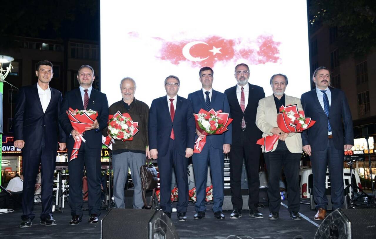 Bursa Kestel'de 15 Temmuz ruhu meydanlara sığmadı 3 ekran resmi 2026 07 16 144843