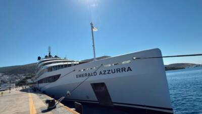 Bahama bayraklı lüks kruvaziyer "Emerald Azzurra" ile Muğla'nın Bodrum ilçesine