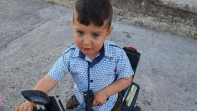 İzmir'in Karşıyaka ilçesinde ehliyetsiz Arzu Döş'ün (43), otomobille Emirhan Çoğalan'a