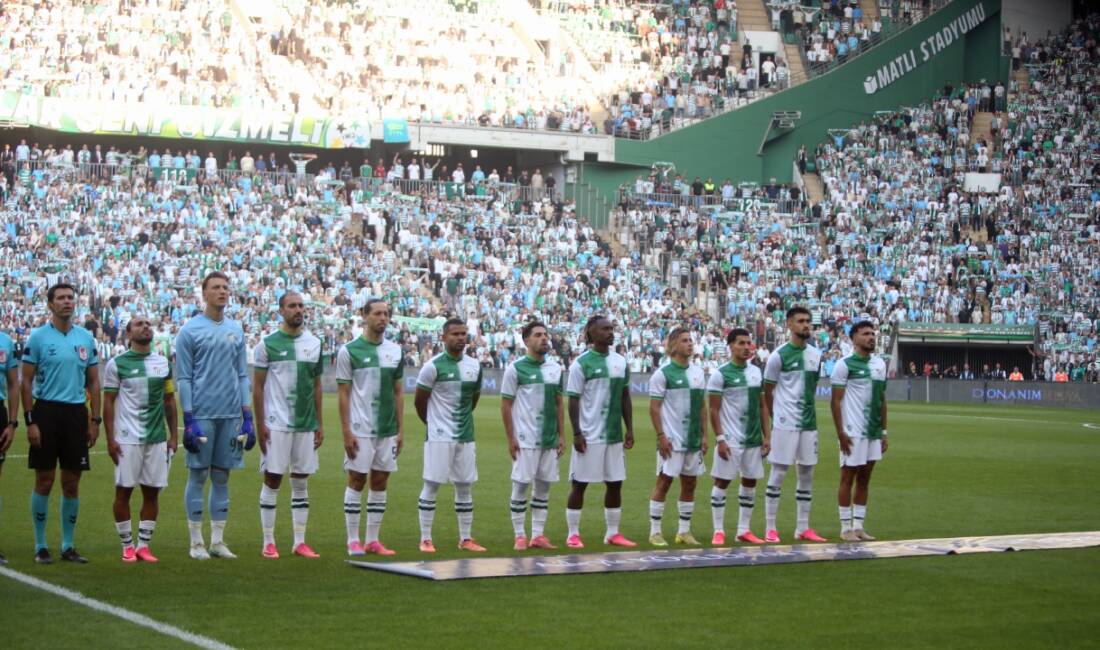 Bursaspor-Shakhtar Donetsk maçından dikkat çeken notlar! Bursaspor'un Shakhtar Donetsk ile oynadığı hazırlık maçında sahadaki mücadelenin yanı