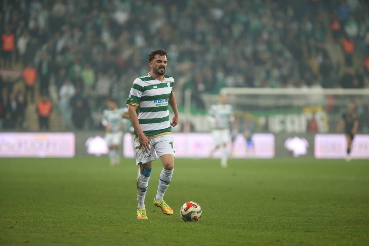 Bursaspor'un kulüp bulmasını istediği oyuncuya talip var 2 emre0914