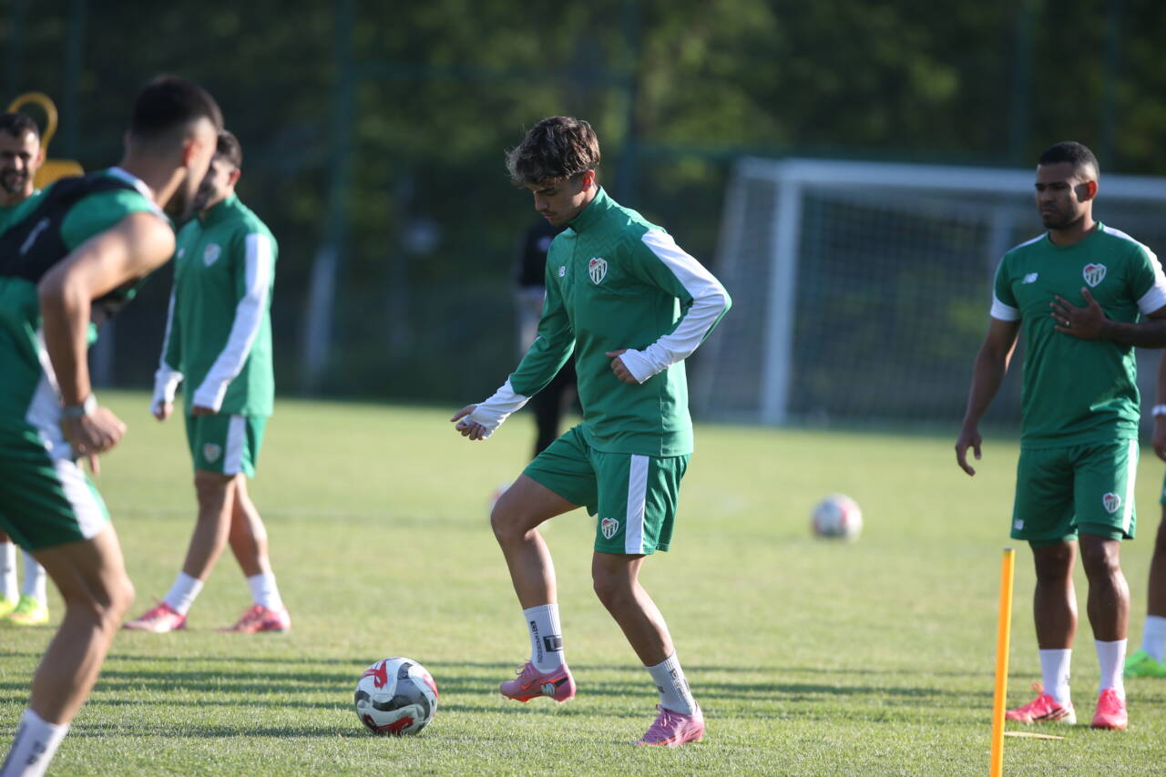 Bursaspor'un akşam antrenmanında ne oldu? 11 emre4372