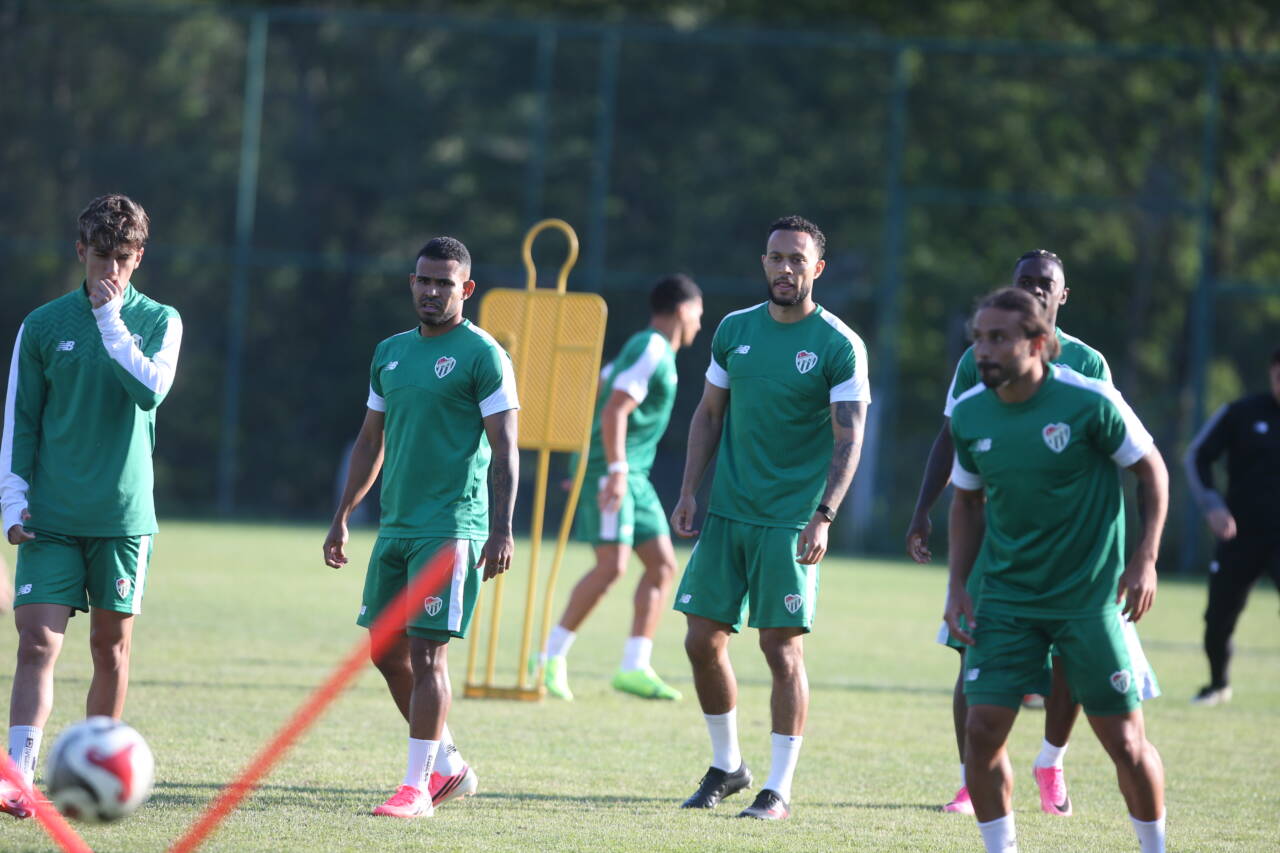 Bursaspor'un akşam antrenmanında ne oldu? 14 emre4381