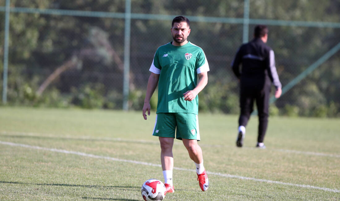Geçen sezon sakatlanmıştı! Bursaspor’da o isim ne zaman dönecek? Geçen sezon çapraz bağı yırtılan Bursasporlu futbolcu Tayfun Aydoğan’ın sahalara
