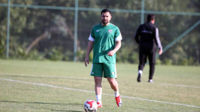 Geçen sezon çapraz bağı yırtılan Bursasporlu futbolcu Tayfun Aydoğan’ın sahalara