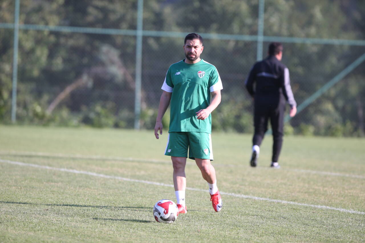 Bursaspor kampında sevindiren gelişme! 6 emre4398
