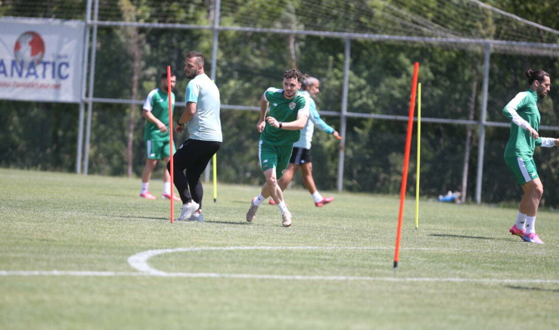 Bursasporlu oyuncuya Süper Lig kancası! Kiralık gitmesi gündemde Birçok takımın talip olduğu 20 yaşındaki orta saha oyuncusuyla Özhan