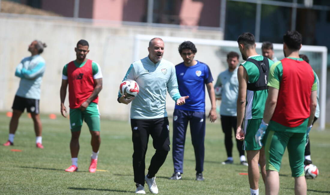 Bursaspor, Bodrumspor ile hazırlık maçı oynayacak mı? Mustafa Er’den açıklama Bursaspor Teknik Direktörü Mustafa Er, ligin ilk haftasında karşılaşacakları Bodrumspor