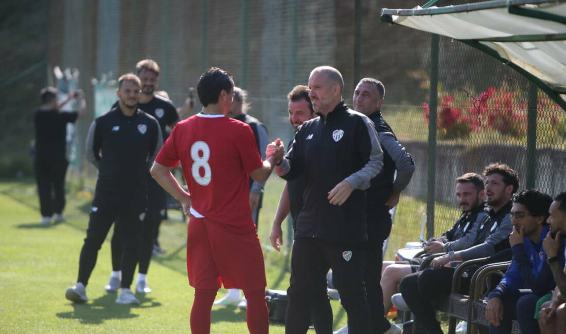 Bursaspor’da Mustafa Er’den ilk maç yorumu Bursaspor Teknik Direktörü Mustafa Er, Batman Petrolspor ile 1-1 berabere