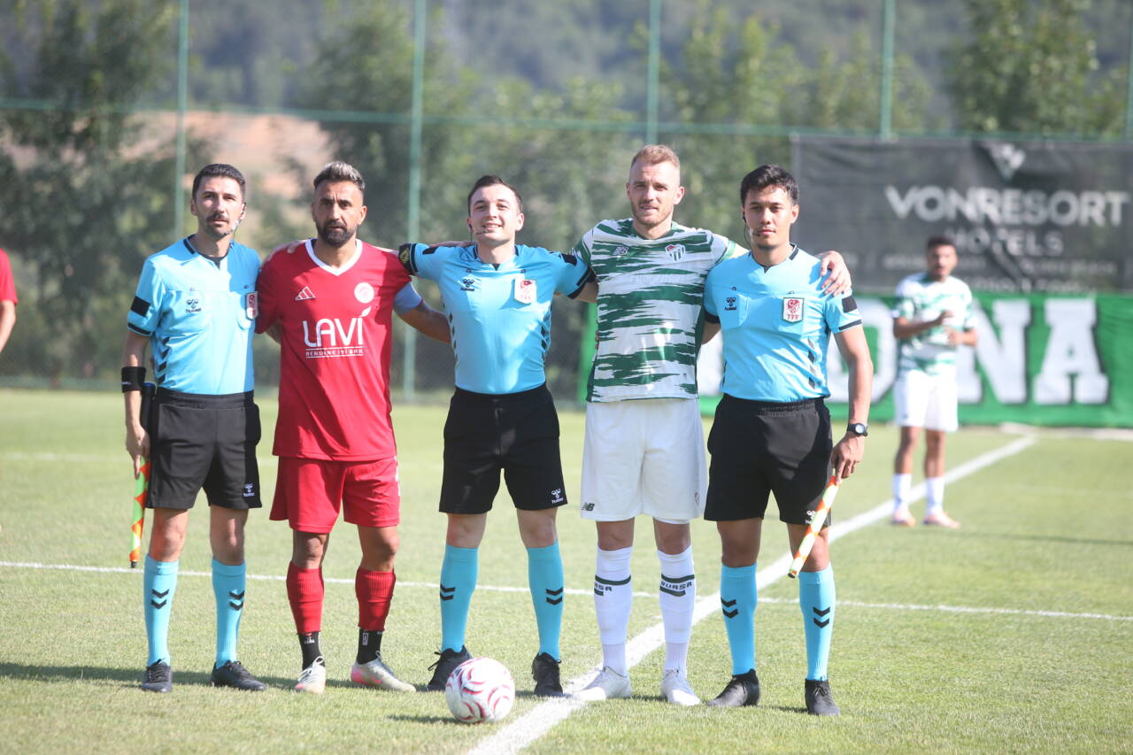 Bursaspor'dan ilk provada iyi sinyaller! Batman Petrolspor maçında iki gol var 16 emre5244