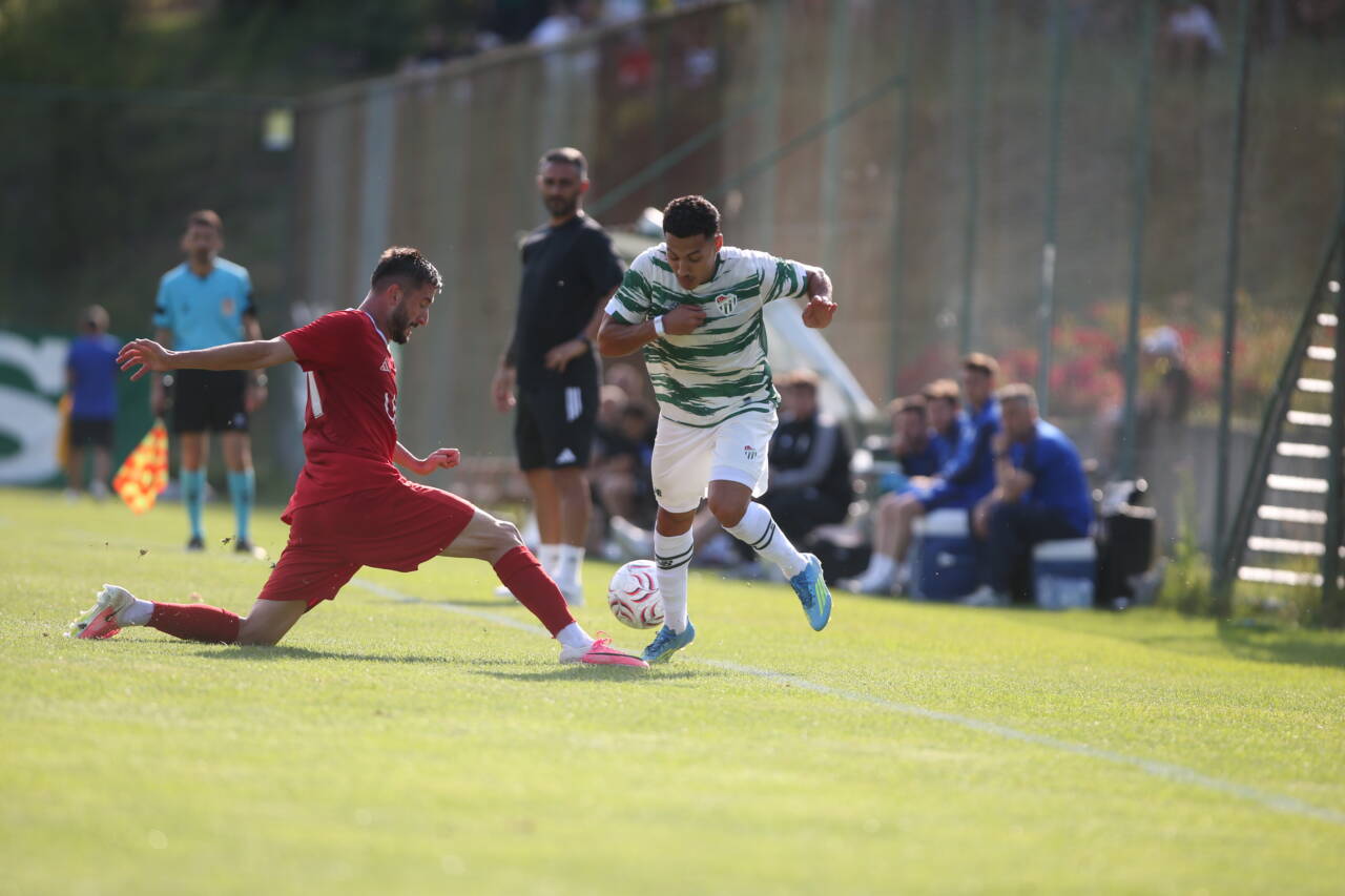 Bursaspor'dan ilk provada iyi sinyaller! Batman Petrolspor maçında iki gol var 3 emre5497