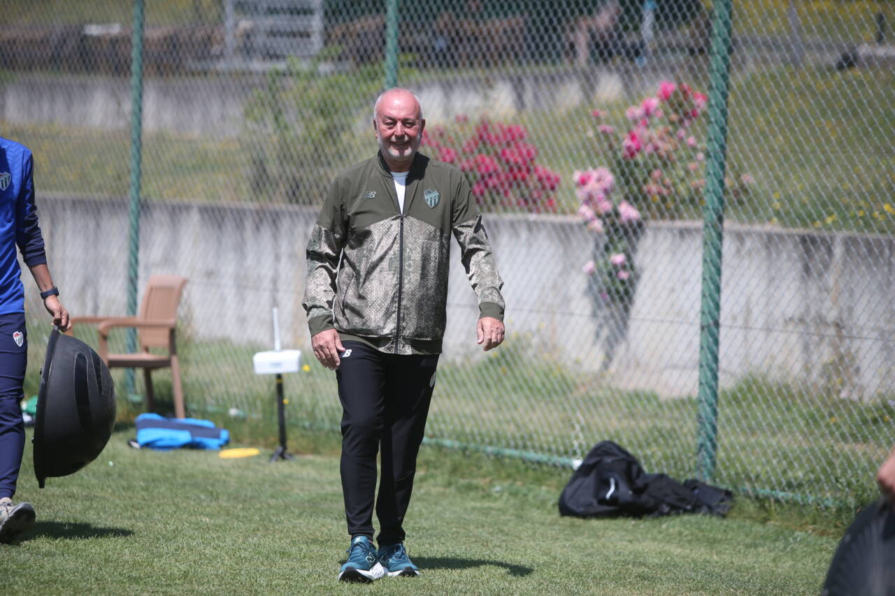 Bursaspor Futbol Şube Sorumlusu Yavuz'dan önemli açıklamalar 2 emre5876