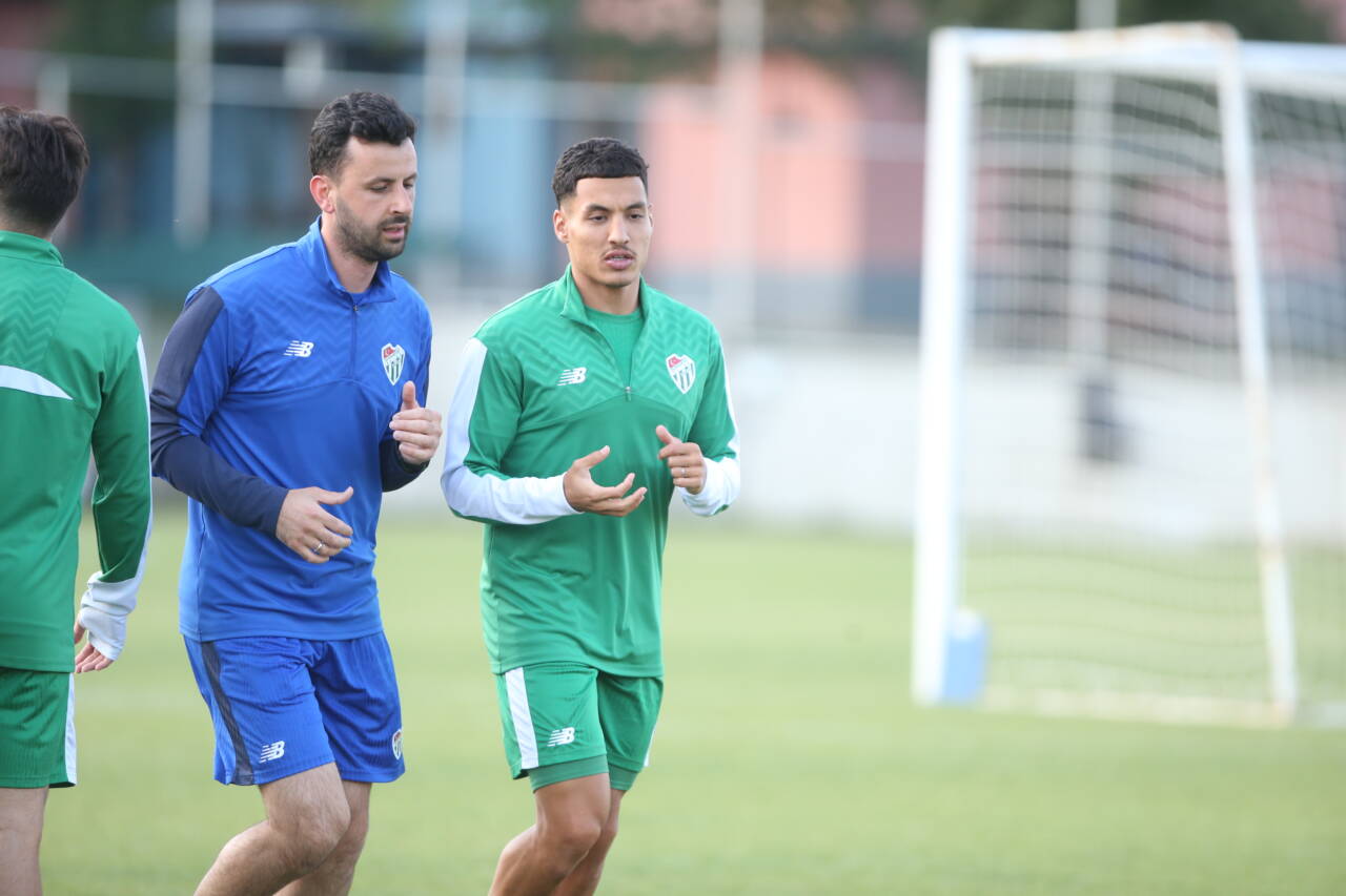 Bursaspor Bolu'da ful tempo 2 emre6036