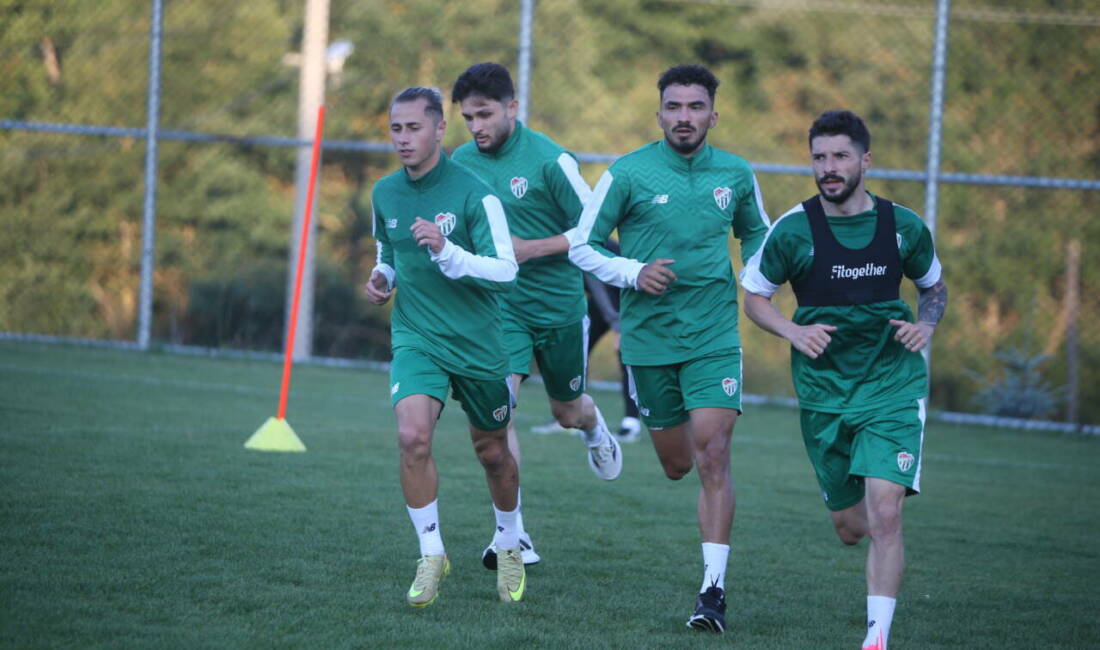 Bursaspor’da futbolcuların 2026-2027 sezonundaki lisansları çıkarılmaya başlandı.