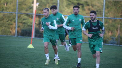Bursaspor’da futbolcuların 2026-2027 sezonundaki lisansları çıkarılmaya başlandı.