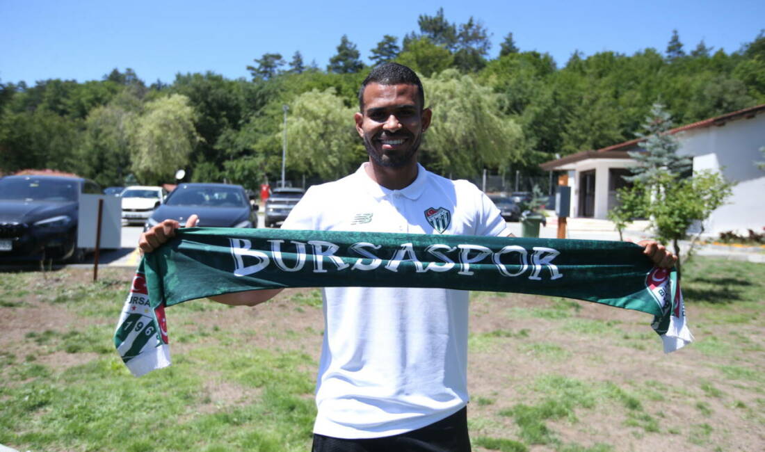 Bursaspor’un 5 yıl aradan sonraki ilk yabancı transferinden ‘OLAY’ sözler Bursaspor’un Kolombiyalı orta saha oyuncusu Juergen Elitim Bolu Abant kampında