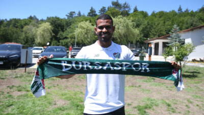 Bursaspor’un Kolombiyalı orta saha oyuncusu Juergen Elitim Bolu Abant kampında
