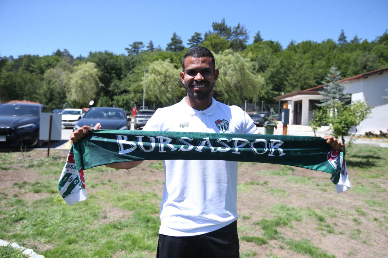 Bursaspor'un 5 yıl aradan sonraki ilk yabancı transferinden'OLAY' sözler 10 emre6435