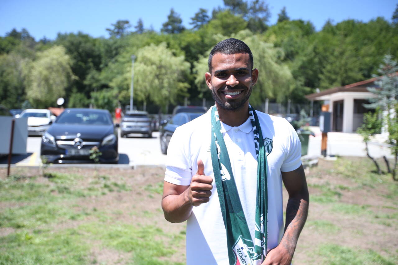 Bursaspor'un 5 yıl aradan sonraki ilk yabancı transferinden 'OLAY' sözler 8 emre6447