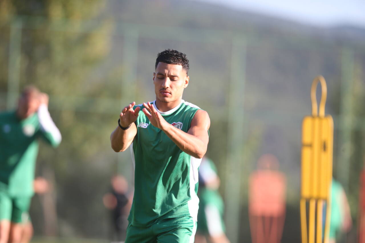 Bursaspor'dan Bolu kampında sevindiren haber 2 emre6841