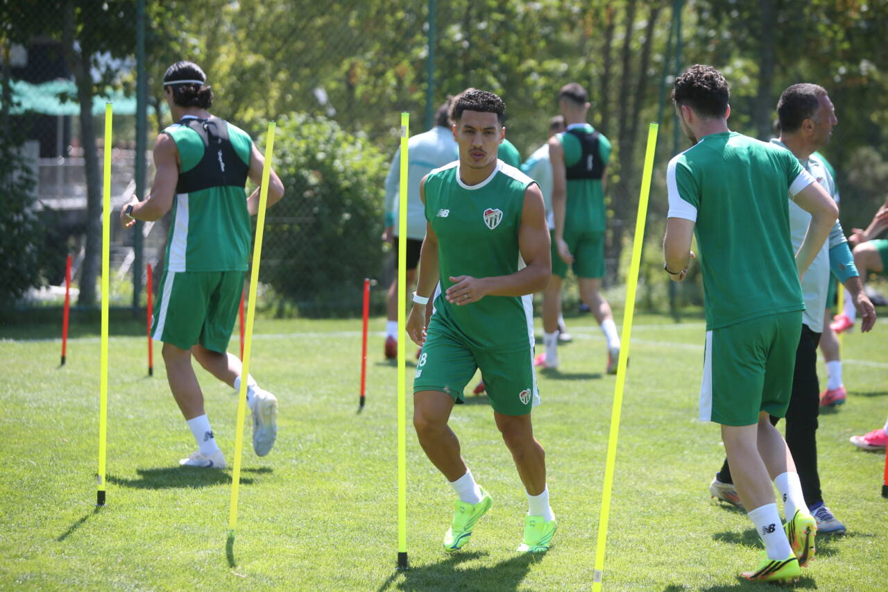 Bursaspor'dan Bolu kampında sevindiren haber 5 emre6957
