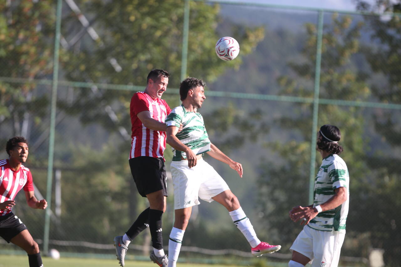 Bursaspor'un hazırlık maçında gol düellosu! Timsah geri döndü 3 emre7219