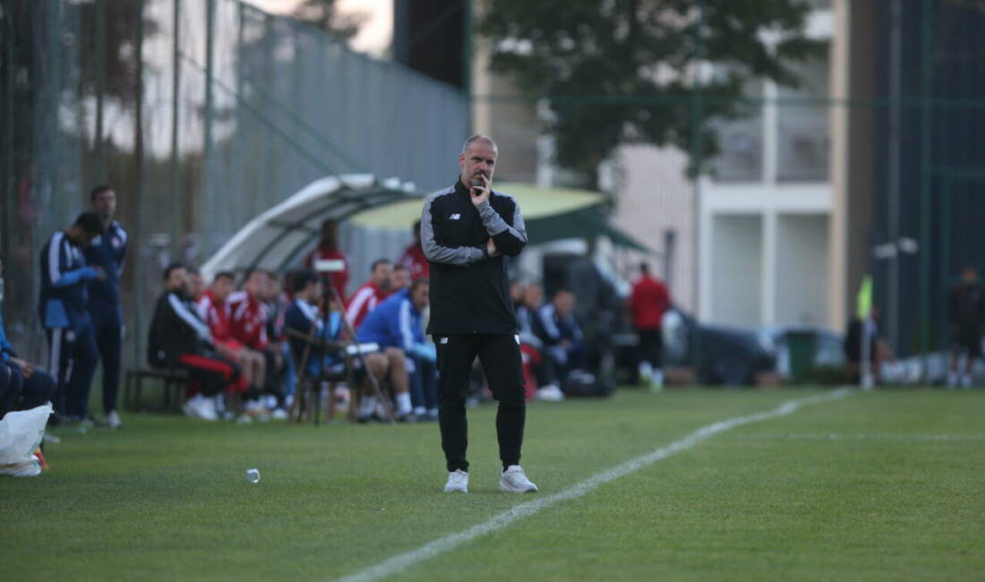 Bursaspor kaç transfer daha yapacak? Mustafa Er açıkladı Bursaspor Teknik Direktörü Mustafa Er, 2-2 sona eren Pendikspor maçı