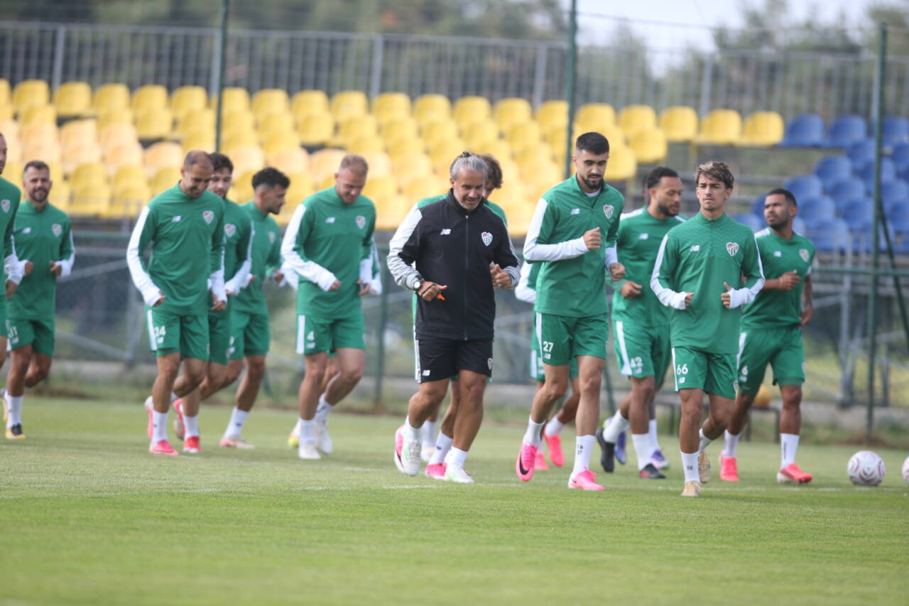 Bursaspor Topuk Yaylası'nda! İşte günün dikkat çeken notları 22 emre7831