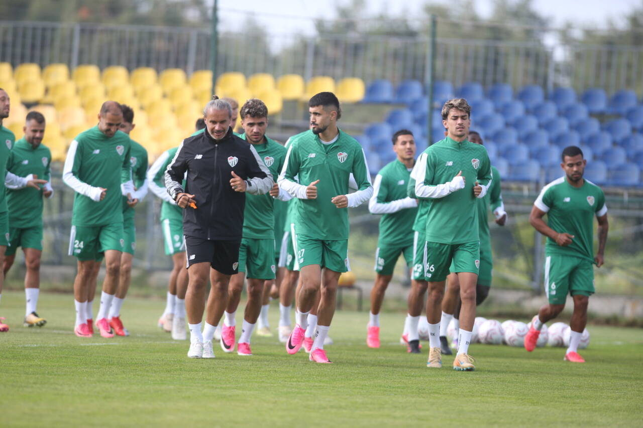 Bursaspor Topuk Yaylası'nda! İşte günün dikkat çeken notları 23 emre7836