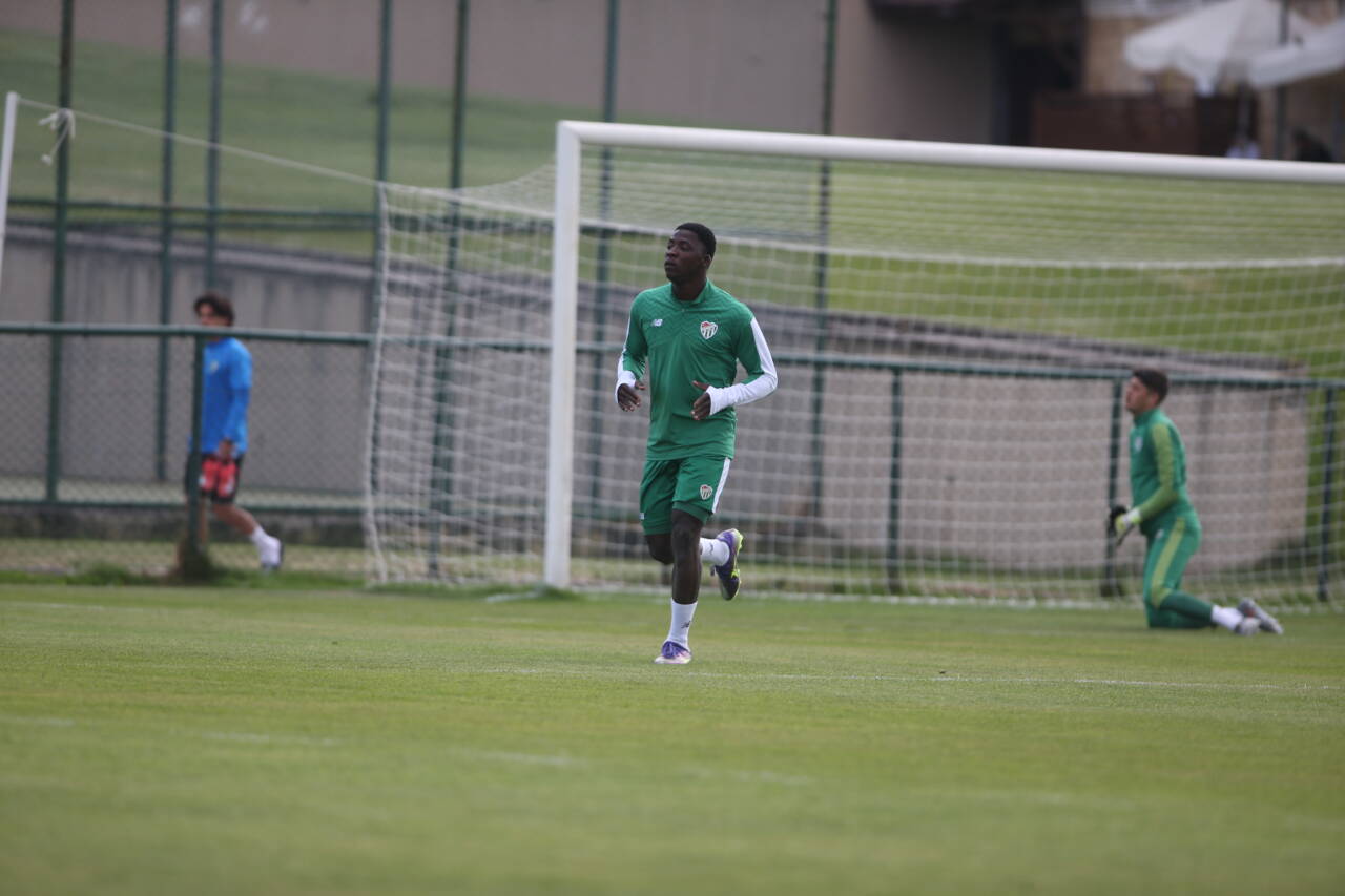 Bursaspor kampında sürpriz forvet! 5 emre8011jpg