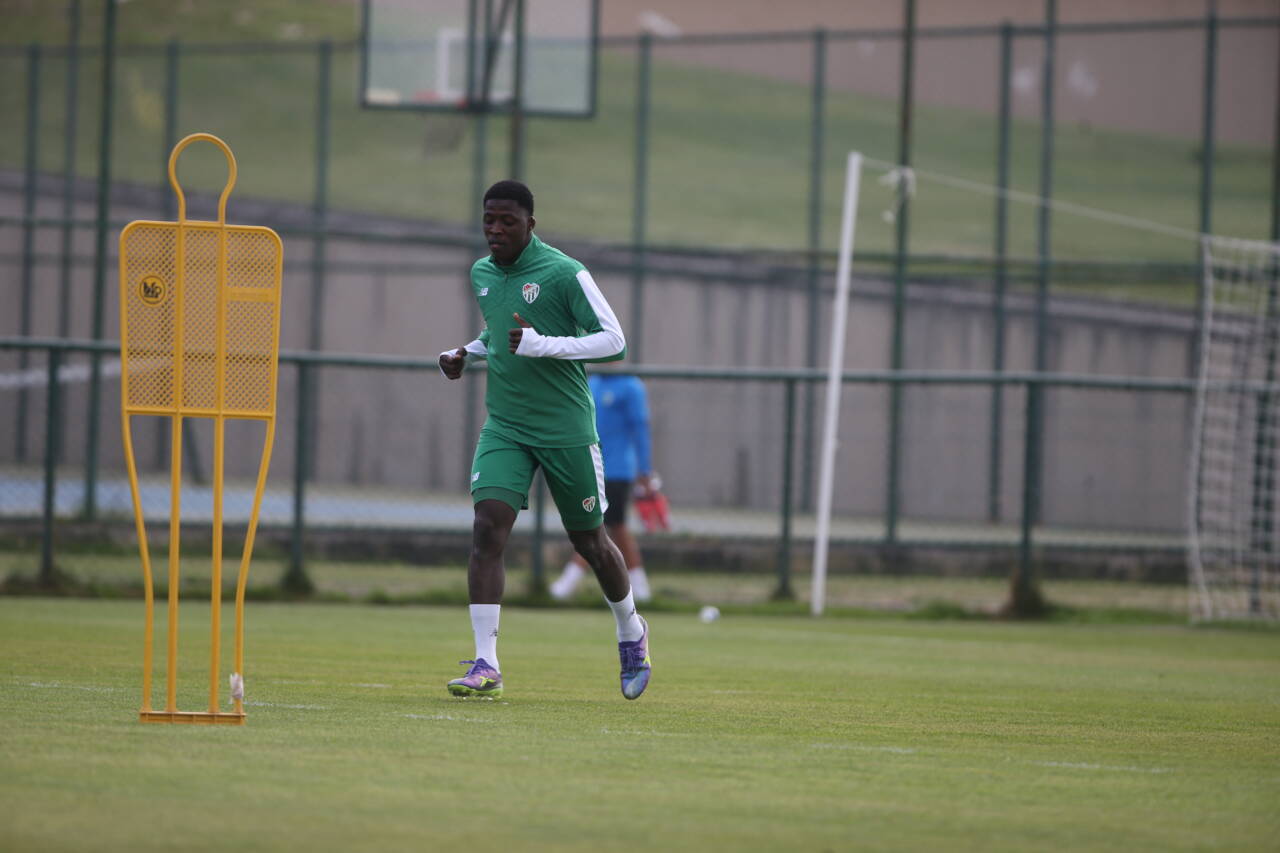 Bursaspor kampında sürpriz forvet! 6 emre8020jpg
