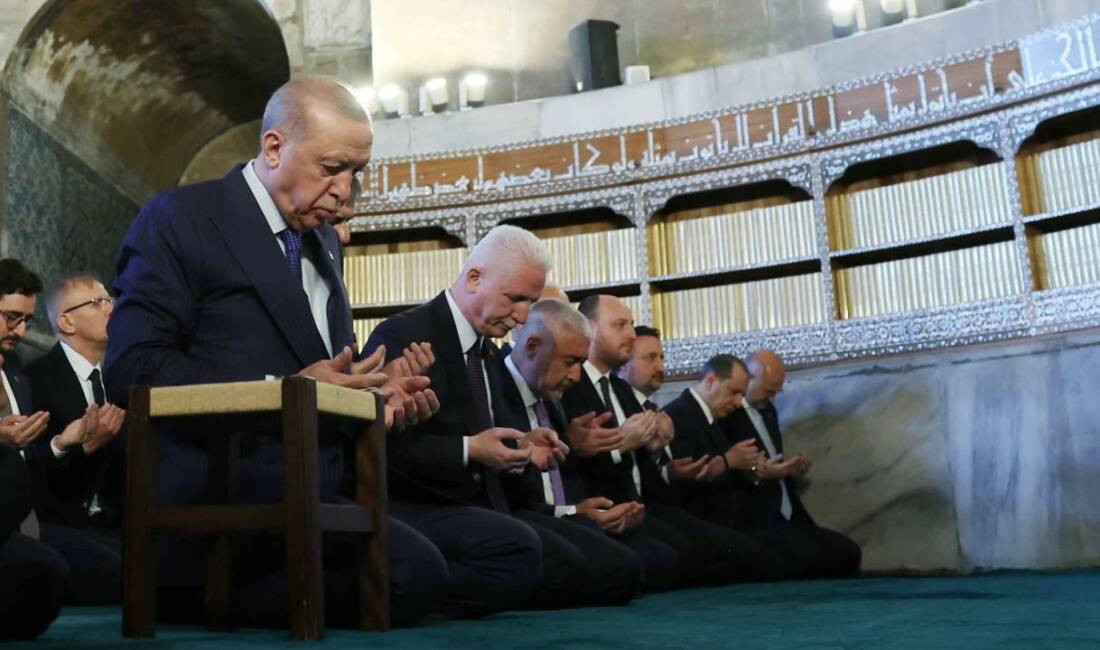 Cumhurbaşkanı Erdoğan’dan Ayasofya paylaşımı Cumhurbaşkanı Recep Tayyip Erdoğan, Ayasofya-i Kebir Cami-i Şerifi'nin yeniden ibadete