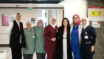 Gebeliğinin 24’üncü haftasında yapılan değerlendirmelerde servikal yetmezliği tanısıyla rahim ağzı