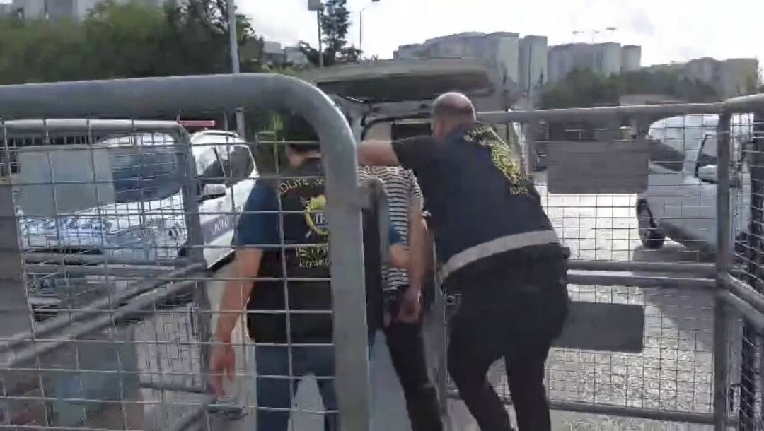 Eşi korkudan erken doğum yaptı 3 esi korkudan erken dogum yapti 4cdd3f55c2fb