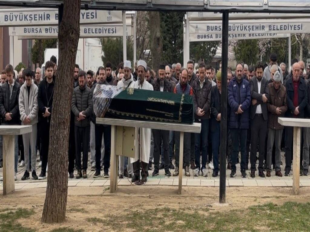 Bursa’da güzellik merkezindeki dehşetin davası başladı! 3 eski sevgilisini oldurup intihara kalkisan sanik yuzunde kanama oldugunu soyleyip savunma yapmadi 66d62451d71f
