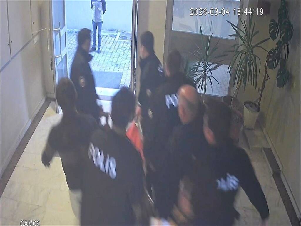 Bursa’da güzellik merkezindeki dehşetin davası başladı! 2 eski sevgilisini oldurup intihara kalkisan sanik yuzunde kanama oldugunu soyleyip savunma yapmadi d9488a21b899