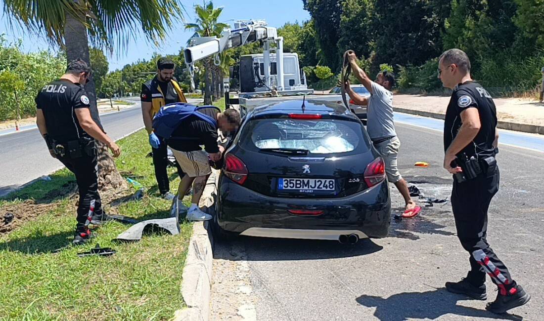 Evlilik teklifi yolunda feci kaza! Yaralandı ama çiçekle yüzük derdine düştü Kız arkadaşına evlilik teklif etmek için Kütahya’dan yola çıkan sürücünün