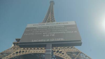 Fransa'nın başkenti Paris'in simgelerinden Eyfel Kulesi'nin, aşırı sıcaklar nedeniyle bu