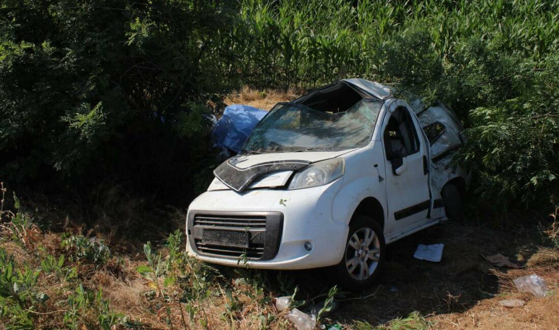Feci kaza bir aileyi yok etti! Aksaray'da hafif ticari aracın şarampole devrilmesi sonucu aynı aileden 3