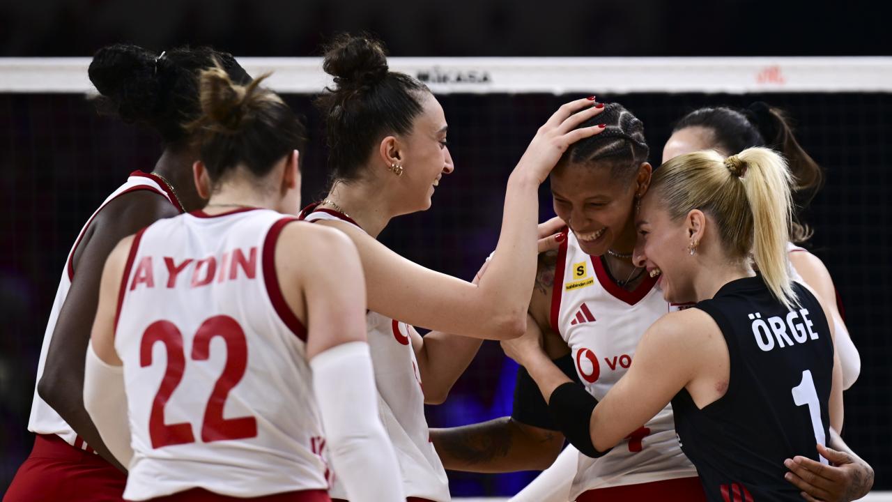 Filenin Sultanları Polonya'yı devirdi 1 filenin sultanlari fivb milletler liginde 7 galibiyetini aldi 9f072d55047c