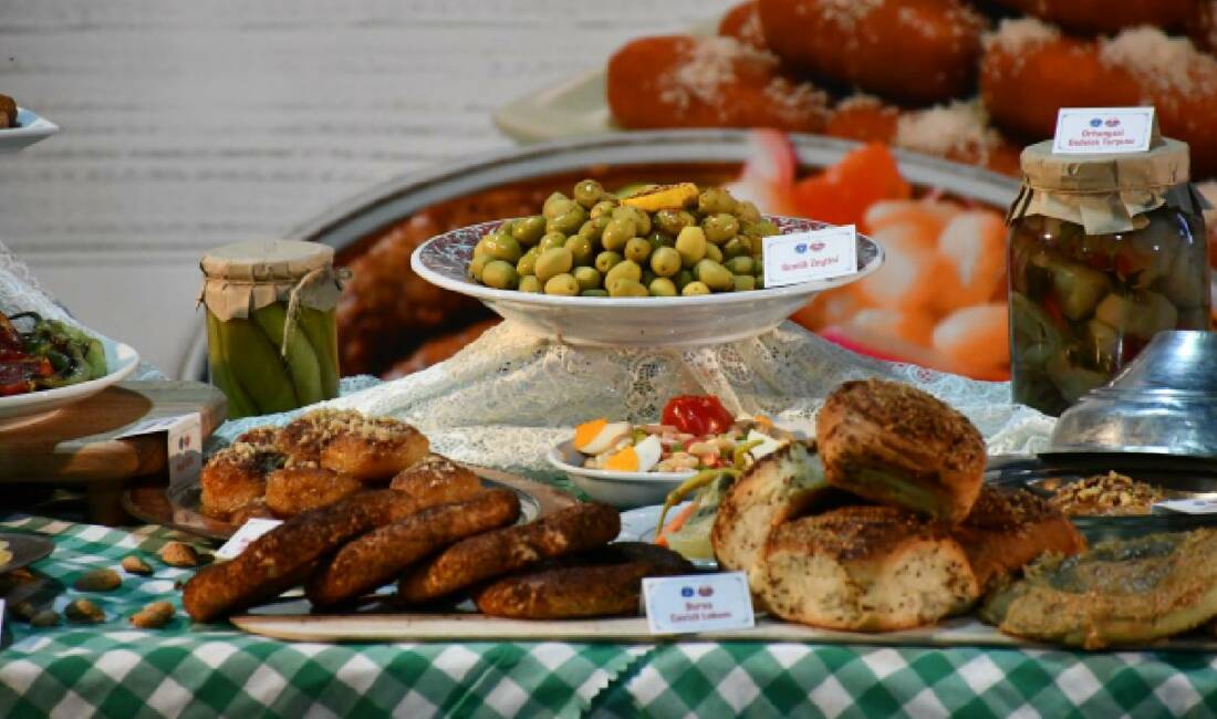 Bursalıların çok sevdiği festivale geri sayım! Tarih belli oldu… Bursa Büyükşehir Belediyesi tarafından düzenlenen Uluslararası 5. Bursa Gastronomi Festivali,
