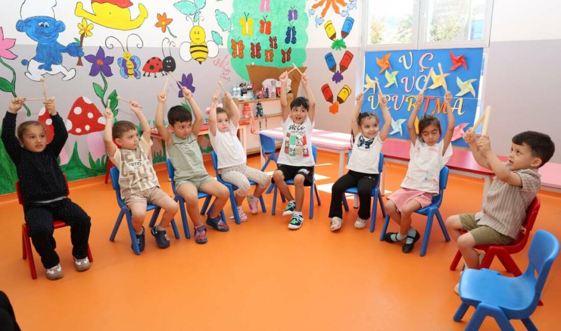 Bursa’nın Gemlik ilçesinde çocuklara ücretsiz yaz atölyeleri Gemlik Belediyesi, çocukların yaz tatilini hem eğlenerek hem de öğrenerek