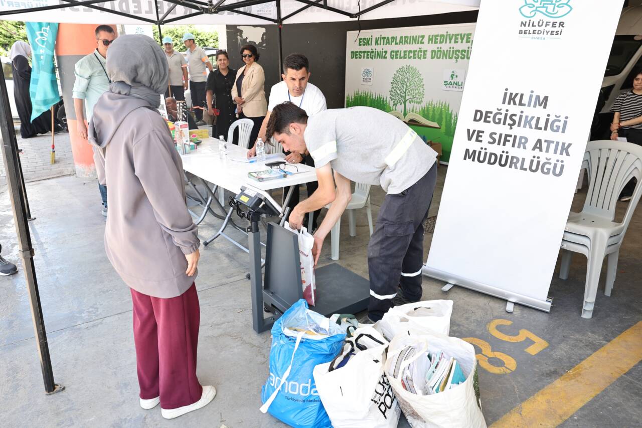 Fwd: (FOTOĞRAFLI) NİLÜFER’DE ATIK KAĞITLARI GETİREN HEDİYE KAZANIYOR