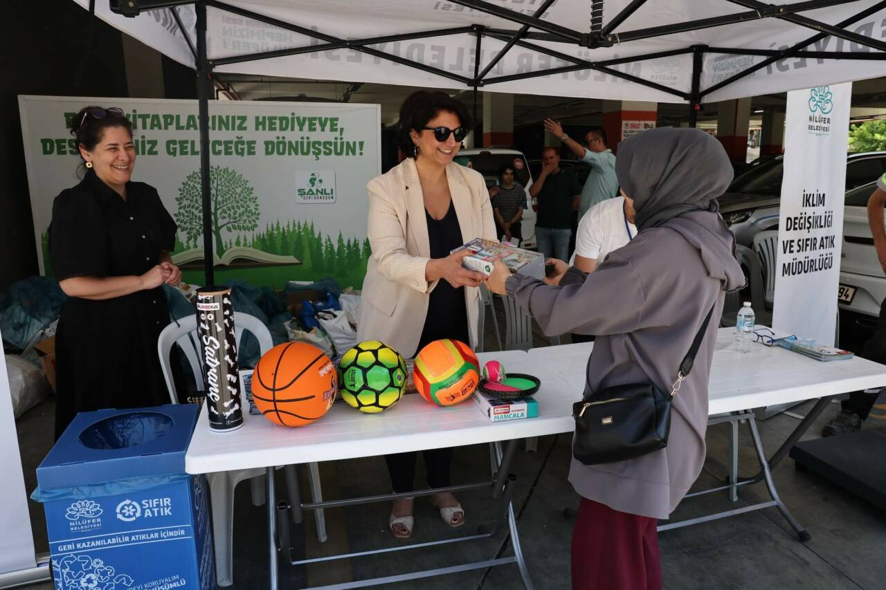 Bursa’da tonlarca eski kitap geleceğe umut oldu 3 geri donusum 4