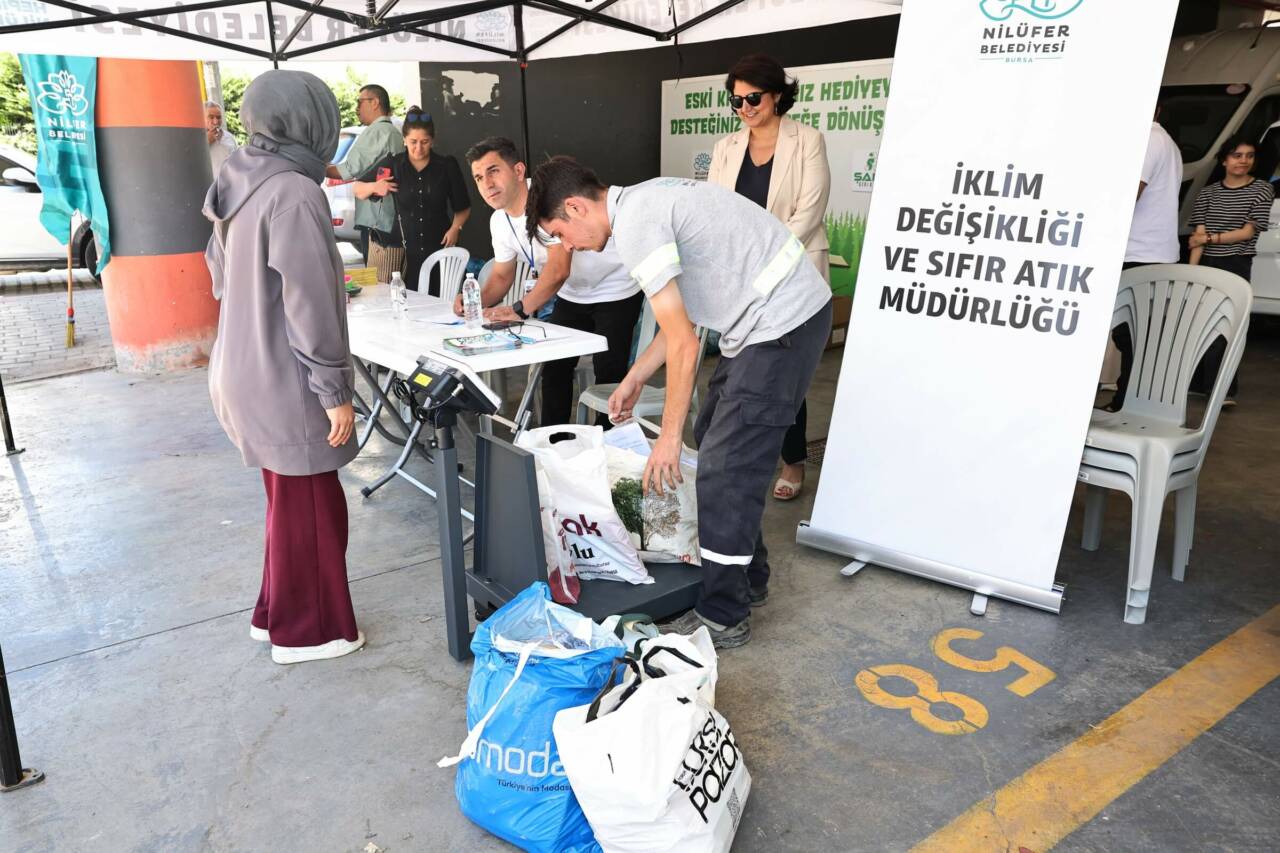 Bursa’da tonlarca eski kitap geleceğe umut oldu 4 geri donusum 5